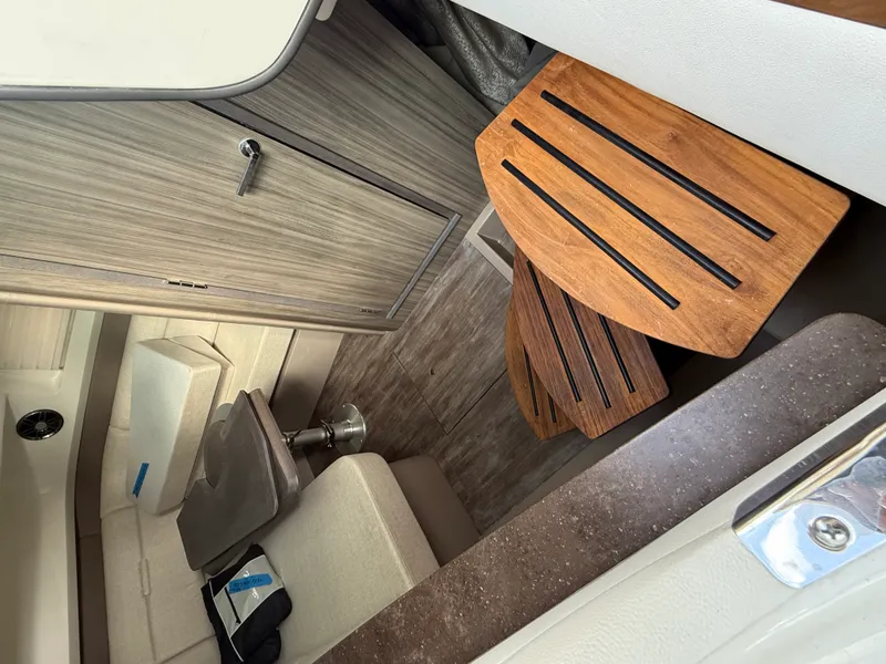 Slide: The Image of Sea Ray SLX 400 Outboard 2026 - 33