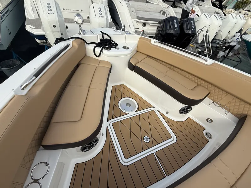 Slide: The Image of Sea Ray SLX 400 Outboard 2026 - 36