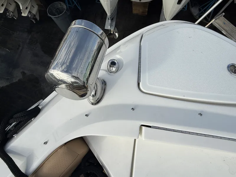 Slide: The Image of Sea Ray SLX 400 Outboard 2026 - 40