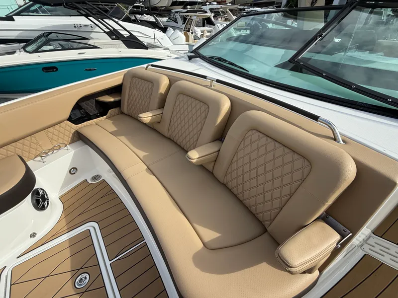 Slide: The Image of Sea Ray SLX 400 Outboard 2026 - 43