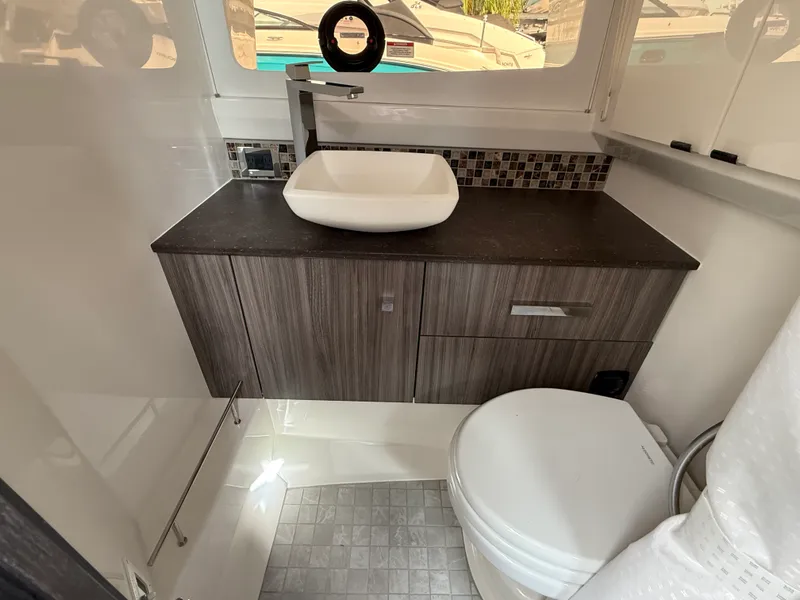 Slide: The Image of Sea Ray SLX 400 Outboard 2026 - 45