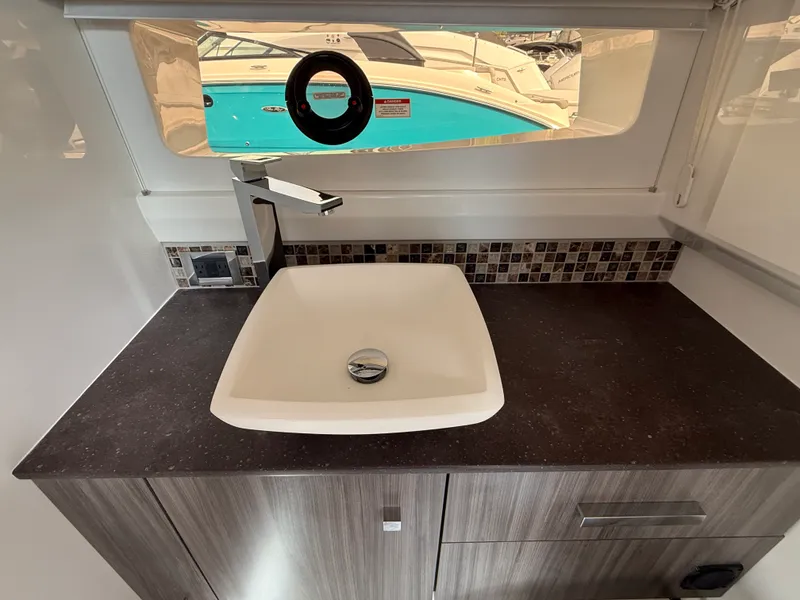 Slide: The Image of Sea Ray SLX 400 Outboard 2026 - 46