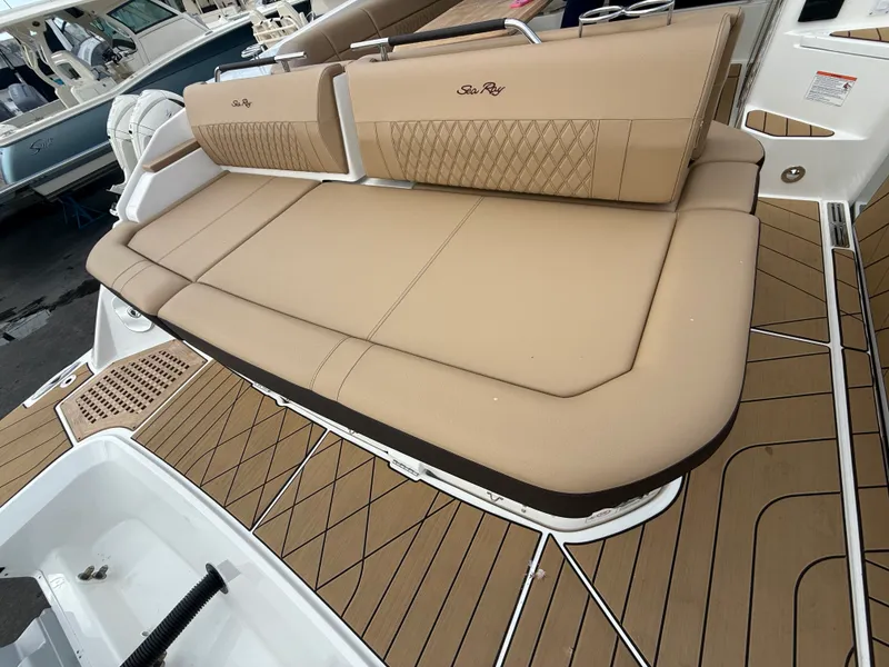 Slide: The Image of Sea Ray SLX 400 Outboard 2026 - 6