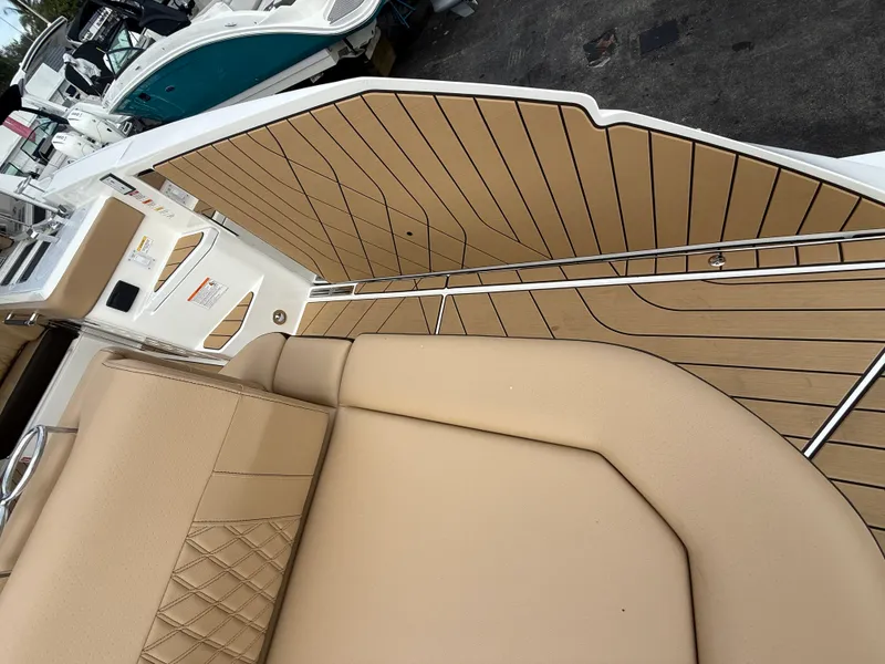 Slide: The Image of Sea Ray SLX 400 Outboard 2026 - 7