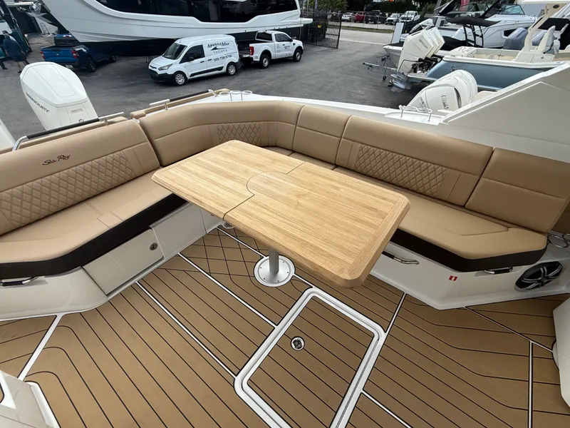 Slide: The Image of Sea Ray SLX 400 Outboard 2026 - 8