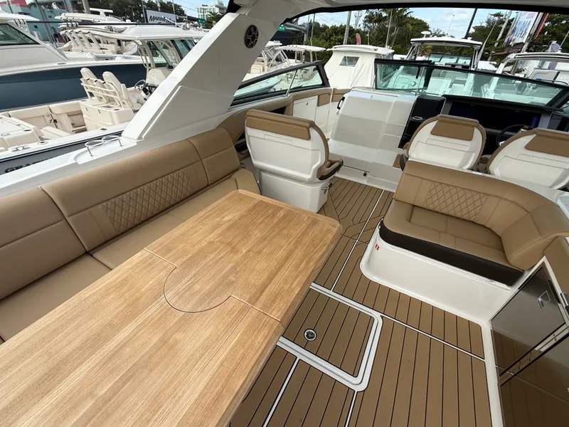 Slide: The Image of Sea Ray SLX 400 Outboard 2026 - 9