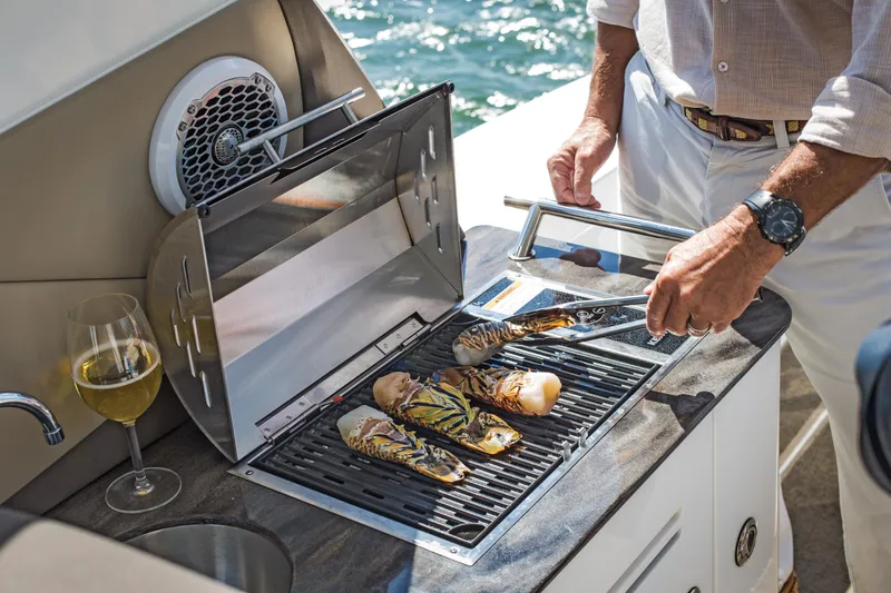 Slide: The Image of Sea Ray Sundancer 370 Outboard 2026 - 42