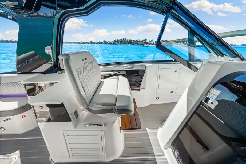 Slide: The Image of Sea Ray Sundancer 370 Outboard 2026 - 47