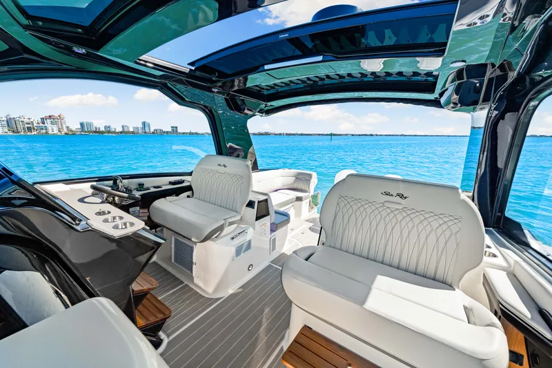 Slide: The Image of Sea Ray Sundancer 370 Outboard 2026 - 48