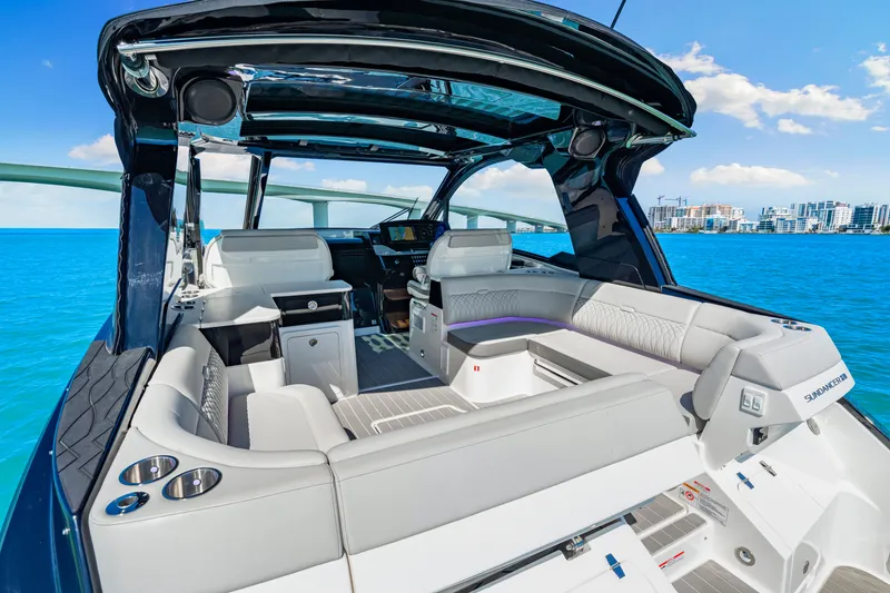 Slide: The Image of Sea Ray Sundancer 370 Outboard 2026 - 56