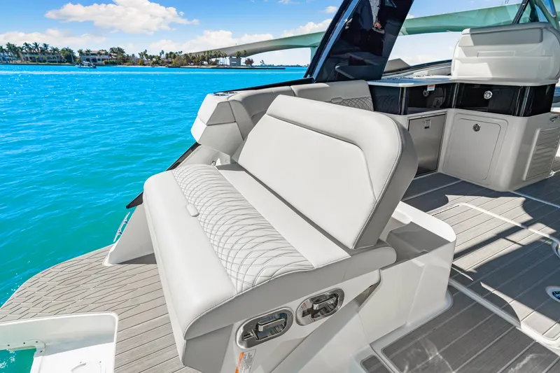 Slide: The Image of Sea Ray Sundancer 370 Outboard 2026 - 59