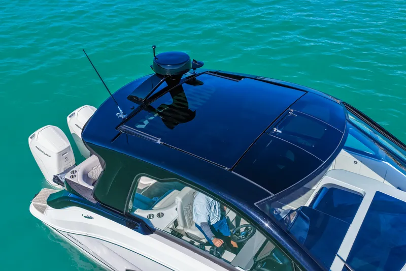 Slide: The Image of Sea Ray Sundancer 370 Outboard 2026 - 61