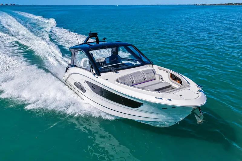 Slide: The Image of Sea Ray Sundancer 370 Outboard 2026 - 62