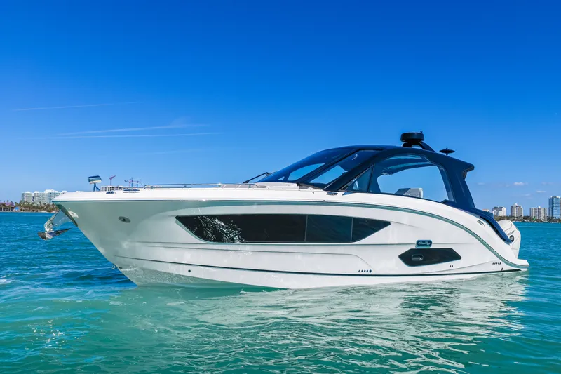 Slide: The Image of Sea Ray Sundancer 370 Outboard 2026 - 68