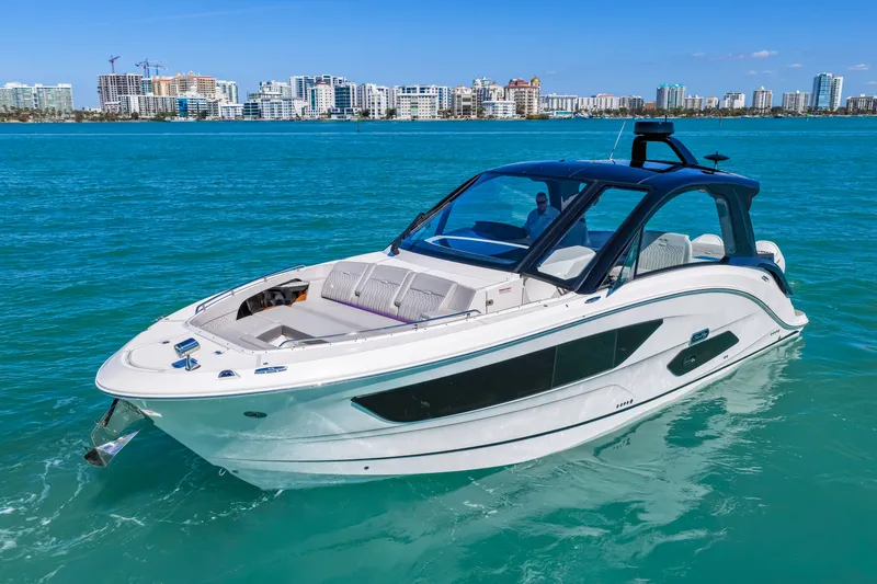 Slide: The Image of Sea Ray Sundancer 370 Outboard 2026 - 71