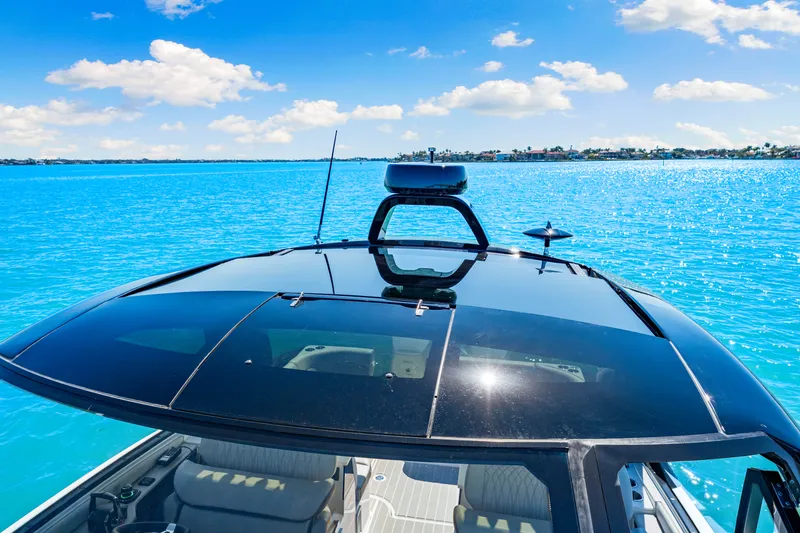 Slide: The Image of Sea Ray Sundancer 370 Outboard 2026 - 78