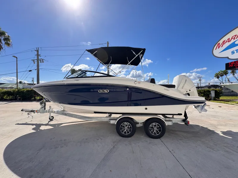 The Image of Sea Ray SPX 210 Outboard 2026 - 0