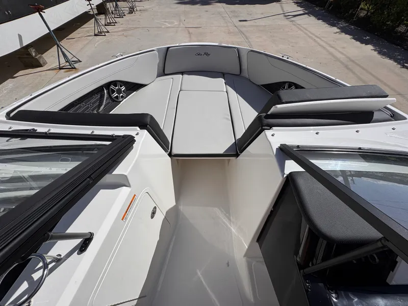 Slide: The Image of Sea Ray SPX 210 Outboard 2026 - 12