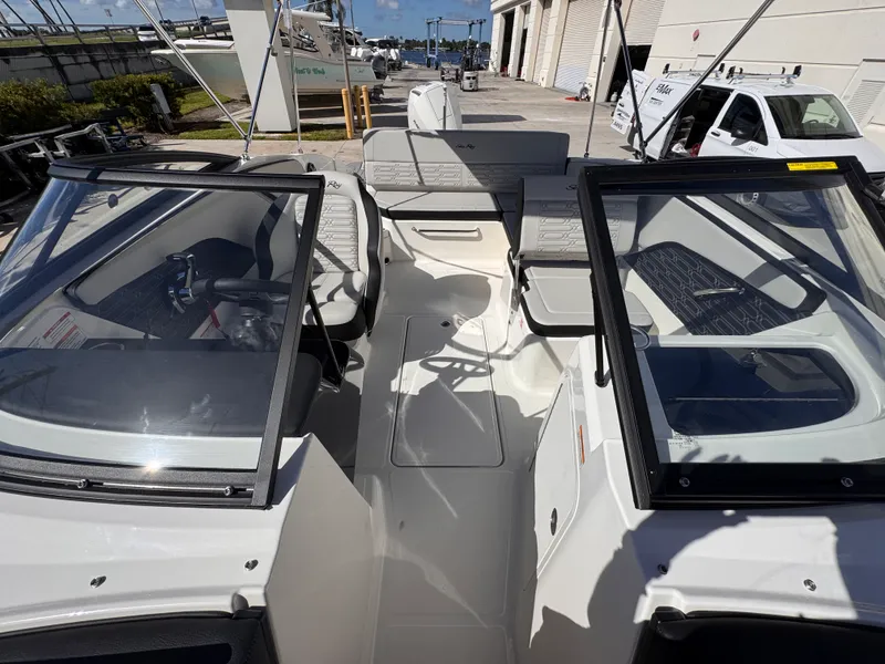 Slide: The Image of Sea Ray SPX 210 Outboard 2026 - 14