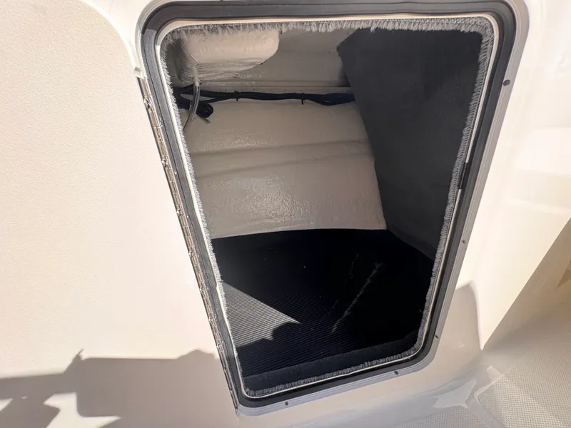 Slide: The Image of Sea Ray SPX 210 Outboard 2026 - 16