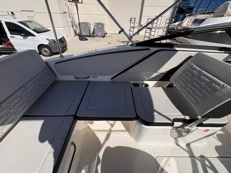 Slide: The Image of Sea Ray SPX 210 Outboard 2026 - 8