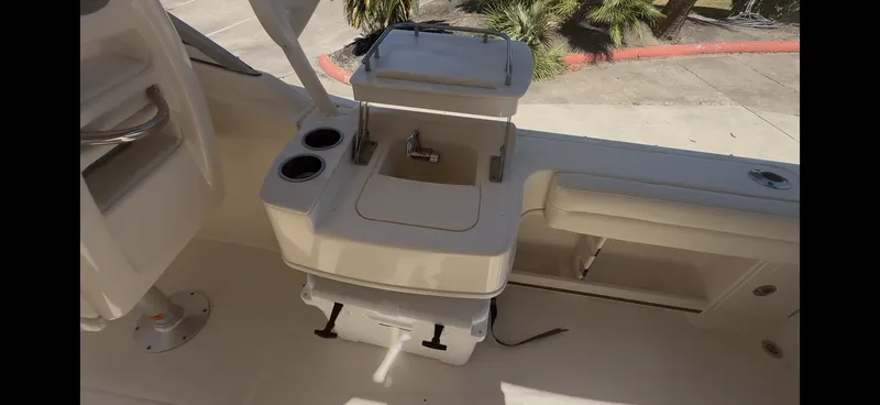 Slide: The Image of Grady-White 235 FREEDOM 2020 - 8