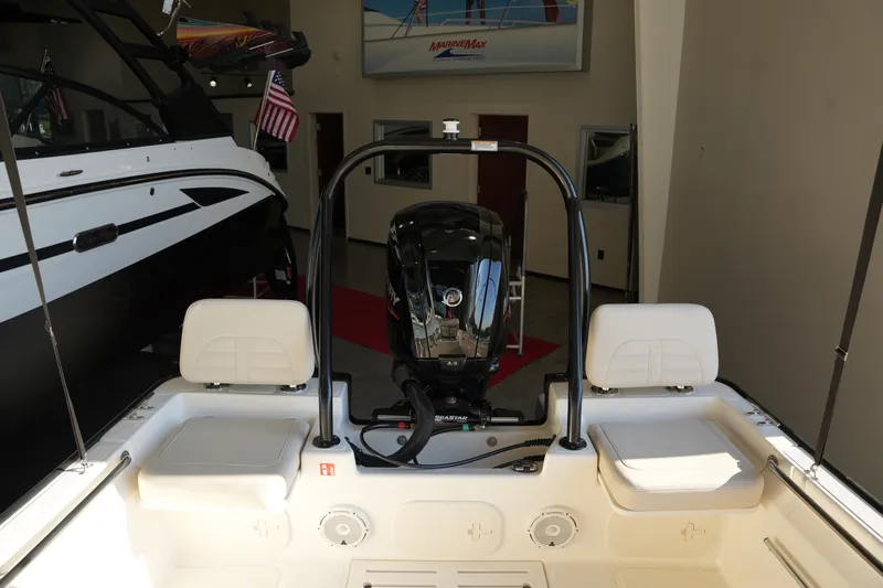 Slide: The Image of Boston Whaler 170 Montauk 2026 - 10