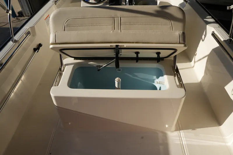 Slide: The Image of Boston Whaler 170 Montauk 2026 - 13