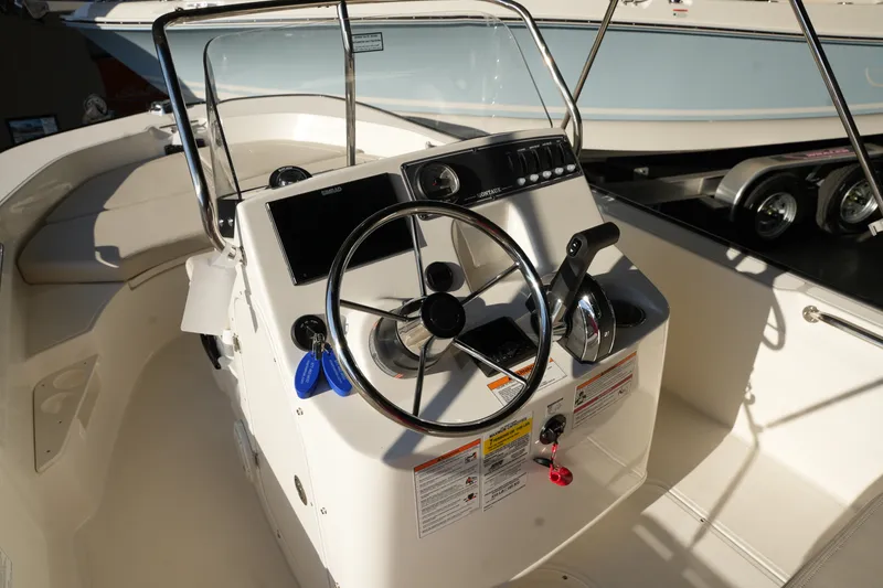 Slide: The Image of Boston Whaler 170 Montauk 2026 - 14