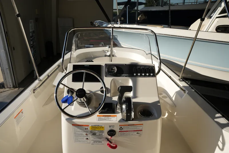 Slide: The Image of Boston Whaler 170 Montauk 2026 - 15