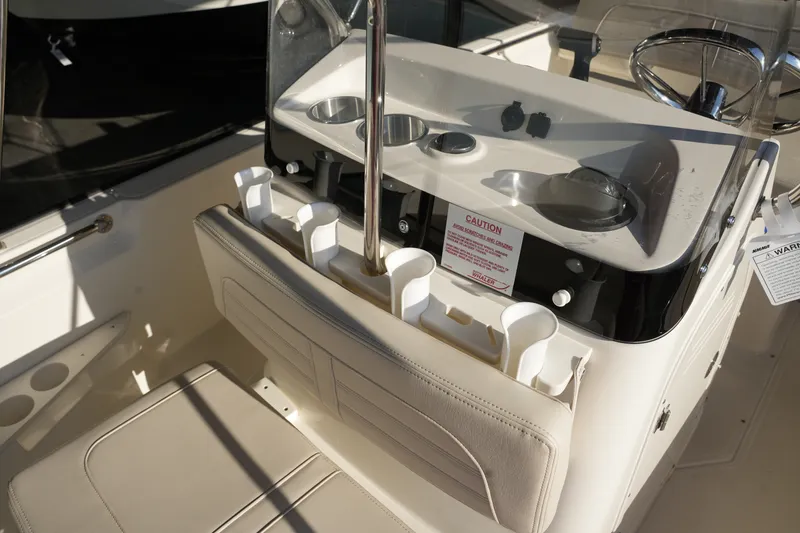 Slide: The Image of Boston Whaler 170 Montauk 2026 - 16