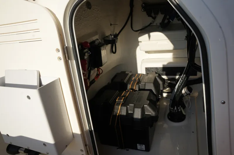 Slide: The Image of Boston Whaler 170 Montauk 2026 - 17