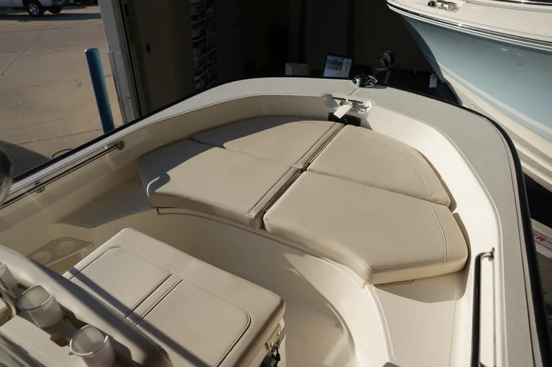 Slide: The Image of Boston Whaler 170 Montauk 2026 - 19