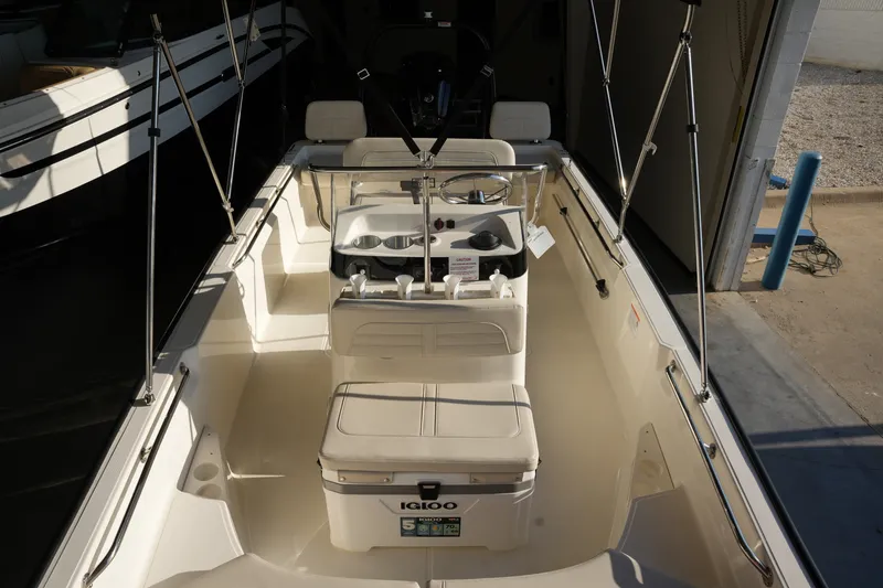 Slide: The Image of Boston Whaler 170 Montauk 2026 - 21