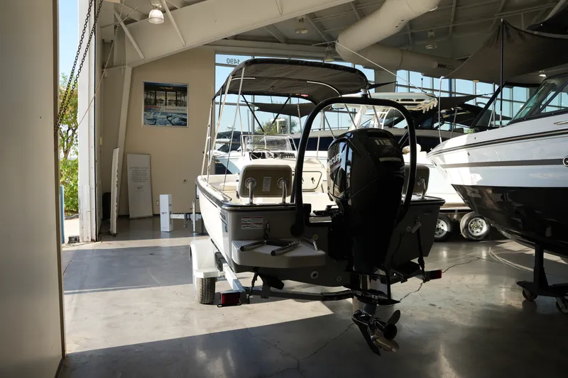 Slide: The Image of Boston Whaler 170 Montauk 2026 - 5