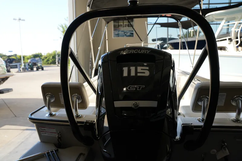 Slide: The Image of Boston Whaler 170 Montauk 2026 - 6