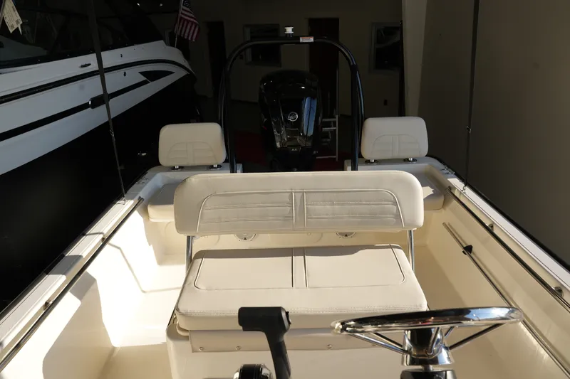 Slide: The Image of Boston Whaler 170 Montauk 2026 - 9