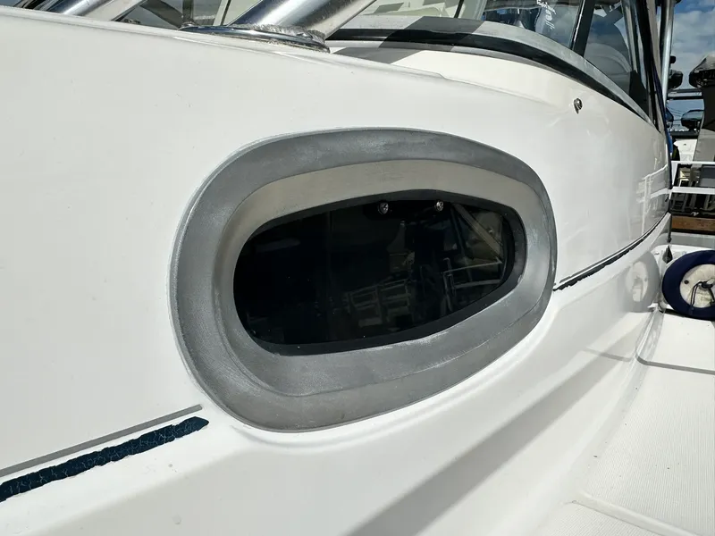 Slide: The Image of Boston Whaler 255 CONQUEST 2002 - 32