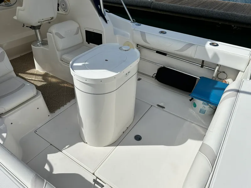 Slide: The Image of Boston Whaler 255 CONQUEST 2002 - 37