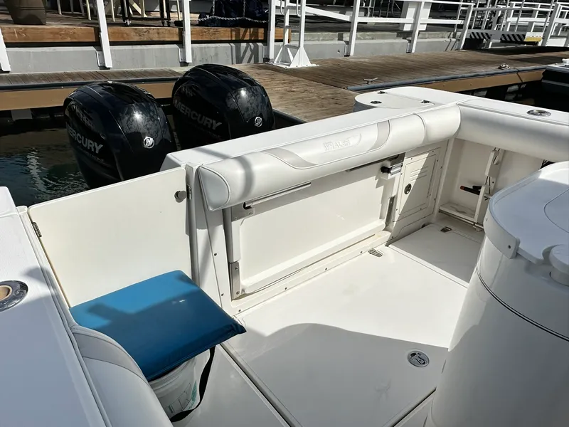 Slide: The Image of Boston Whaler 255 CONQUEST 2002 - 40