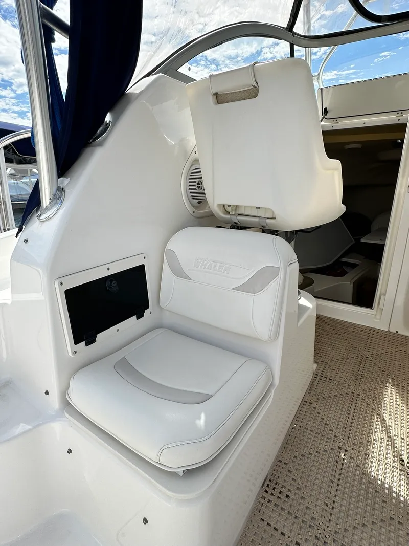 Slide: The Image of Boston Whaler 255 CONQUEST 2002 - 44