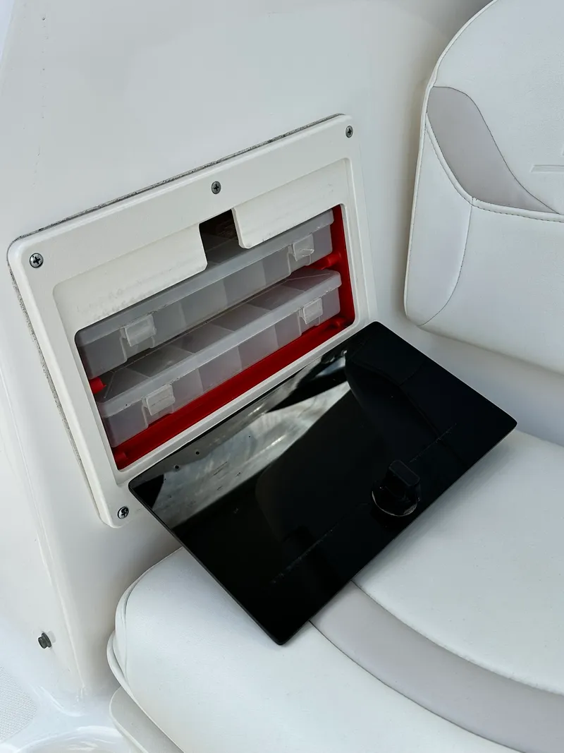 Slide: The Image of Boston Whaler 255 CONQUEST 2002 - 45