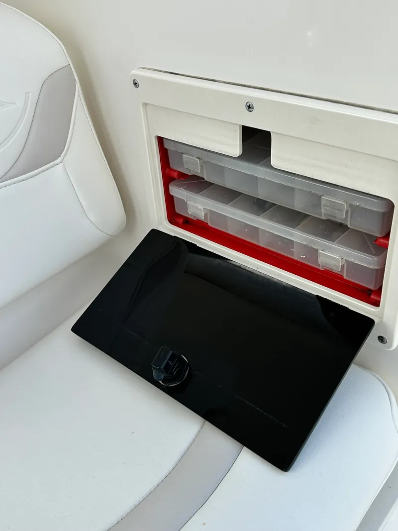 Slide: The Image of Boston Whaler 255 CONQUEST 2002 - 47