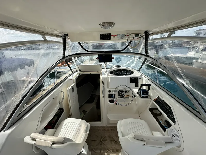 Slide: The Image of Boston Whaler 255 CONQUEST 2002 - 48