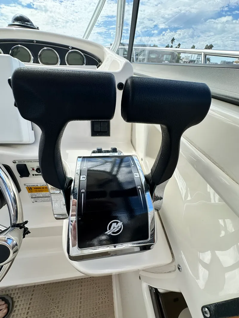 Slide: The Image of Boston Whaler 255 CONQUEST 2002 - 51