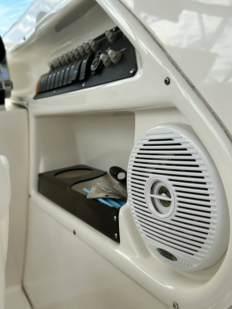 Slide: The Image of Boston Whaler 255 CONQUEST 2002 - 56