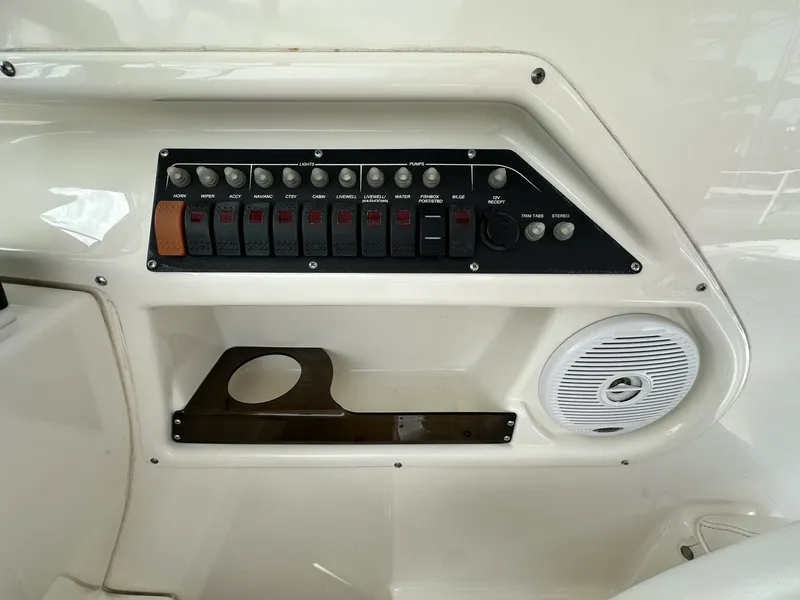 Slide: The Image of Boston Whaler 255 CONQUEST 2002 - 57