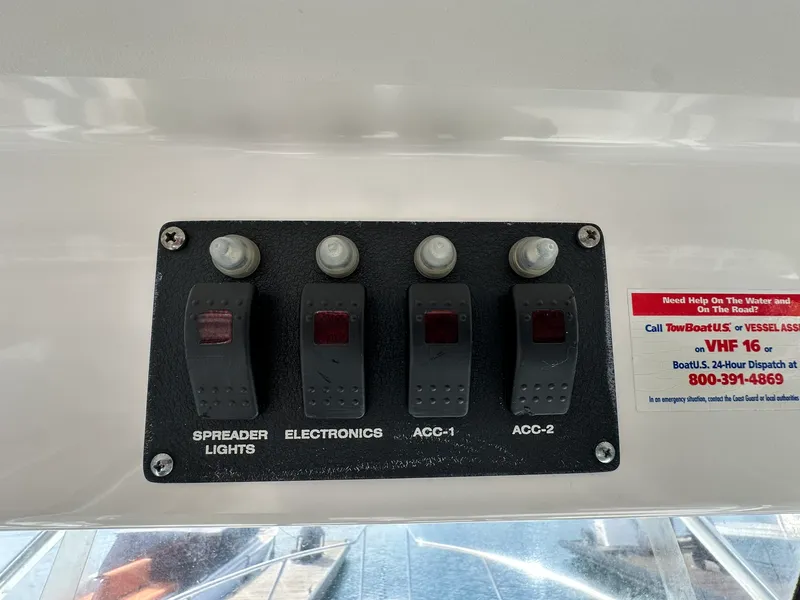 Slide: The Image of Boston Whaler 255 CONQUEST 2002 - 58