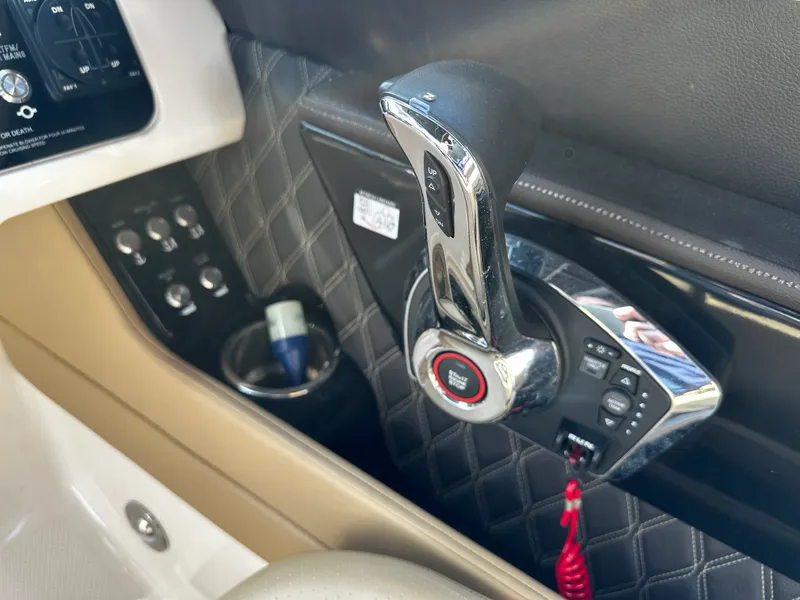 Slide: The Image of Sea Ray 280 SLX 2023 - 20