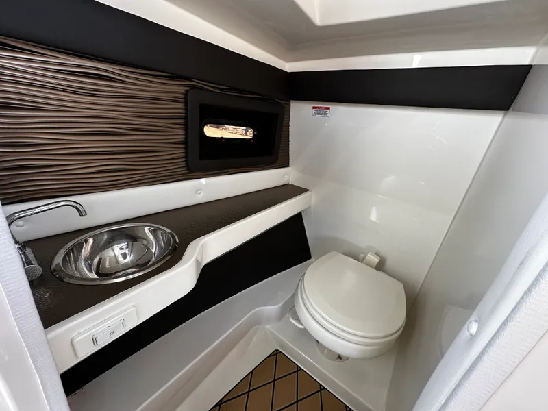 Slide: The Image of Sea Ray 280 SLX 2023 - 22